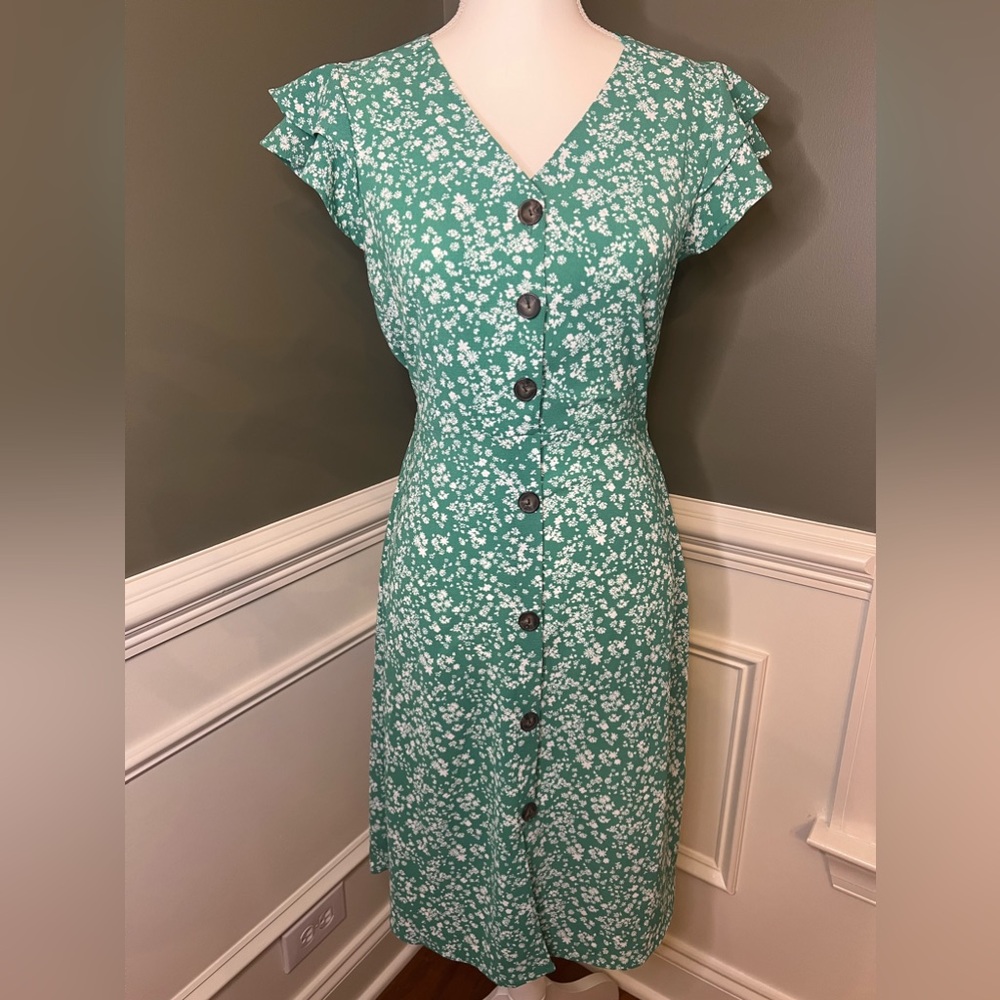 Monteau Los Angeles size Medium green and white floral button down spring dress